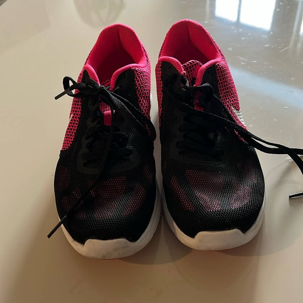 Nike Revolution 3 sneakers